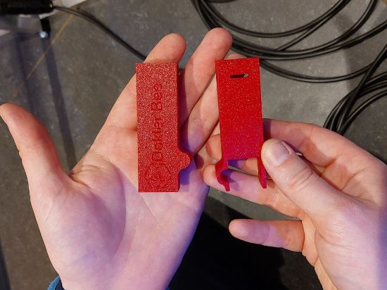Afbeeldingen van afdekdoppen en kabelgeleiders voor elektrische harp Aziatische hoornaar HELAAS UITVERKOCHT