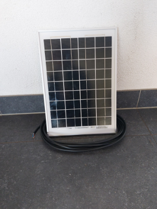 Afbeeldingen van Zonnepaneel 20 watt inclusief omvormer en 7 m kabel HELAAS UITVERKOCHT